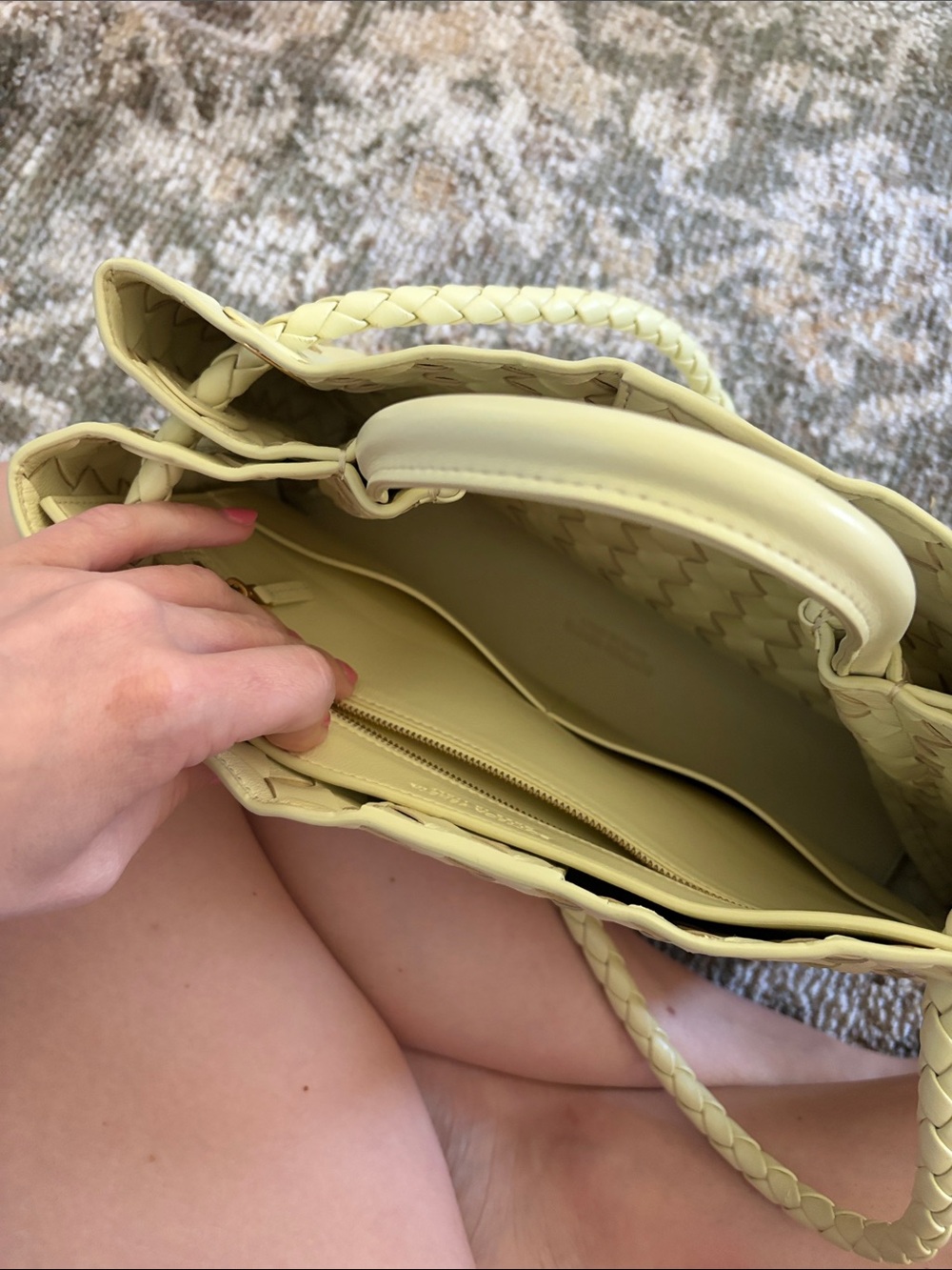 BV- Woven Leather Tote Bag in Pale Yellow - Designer Style - Picture 5 of 5